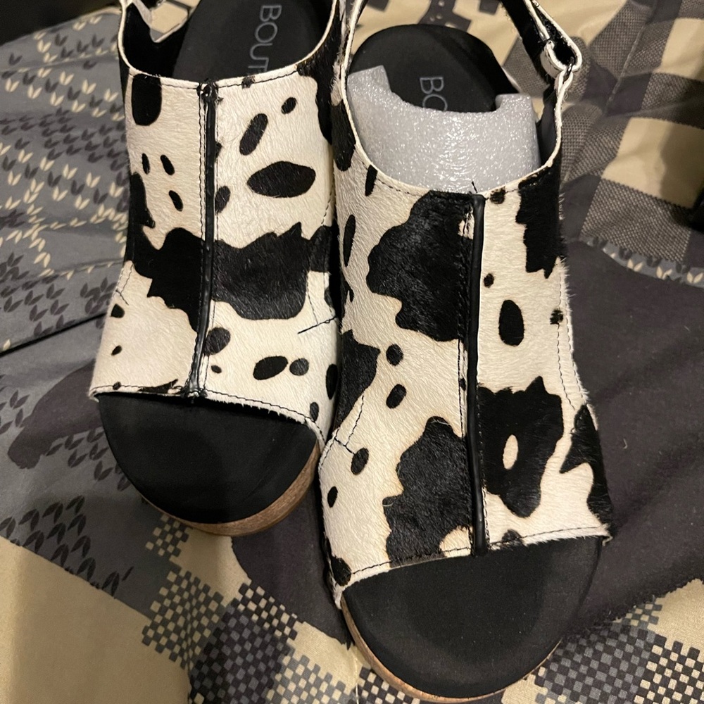 Corkys cow print hair sandals. Size 7